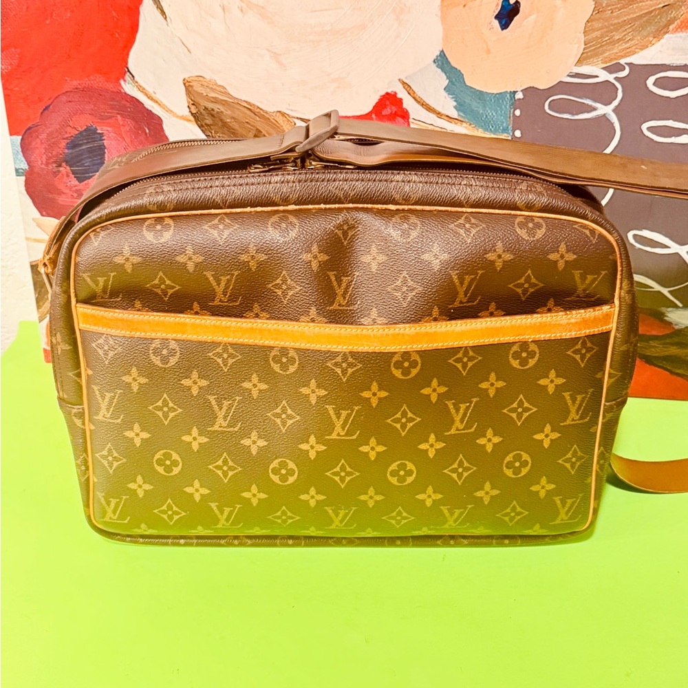 Louis Vuitton Brown Monogram reporter should bag